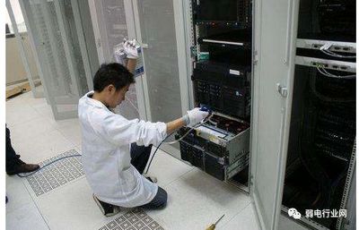 網(wǎng)絡(luò)機(jī)房帶電清洗與施工 安全高效維護(hù)指南